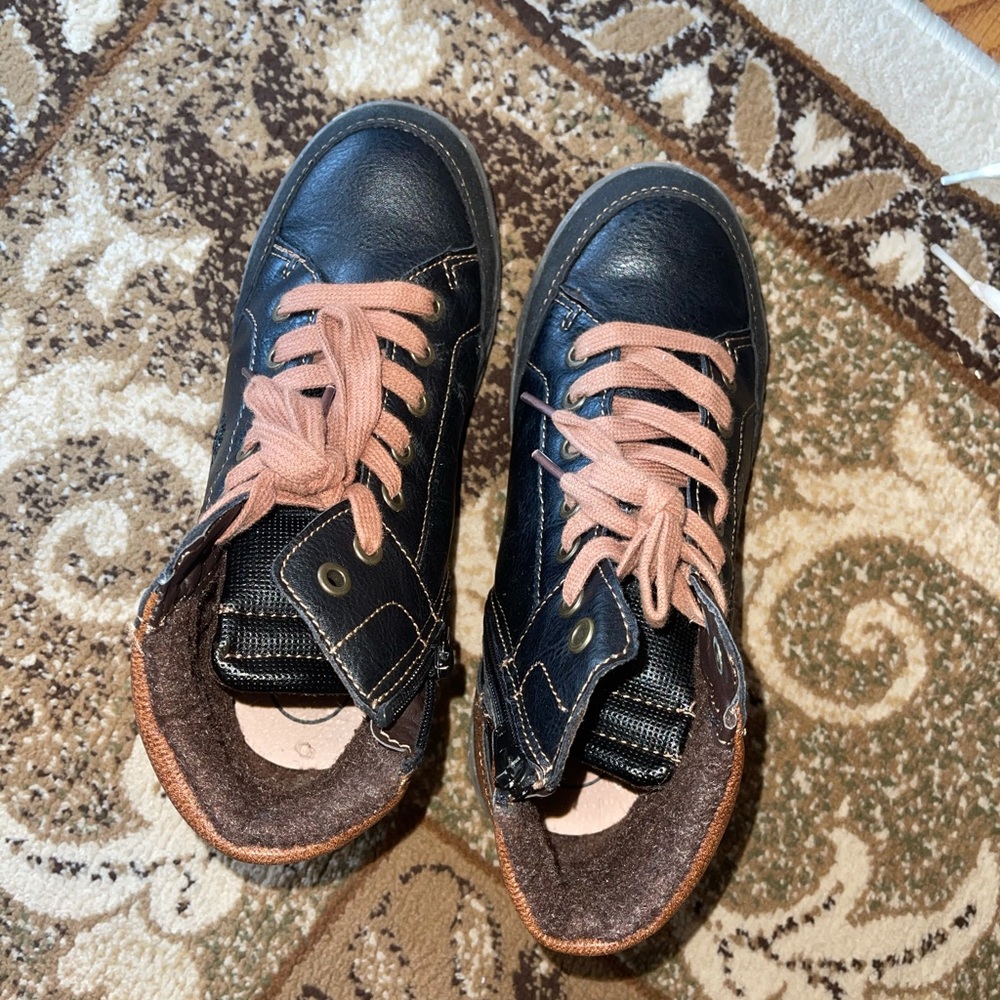 Boy Bullboxer booties